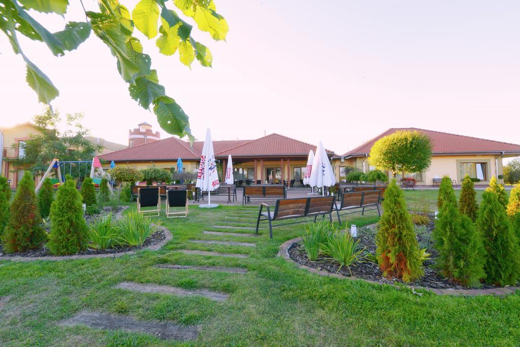 Hotel Daglezja Nad Jeziorem Kornickim Kórnik Kültér fotó