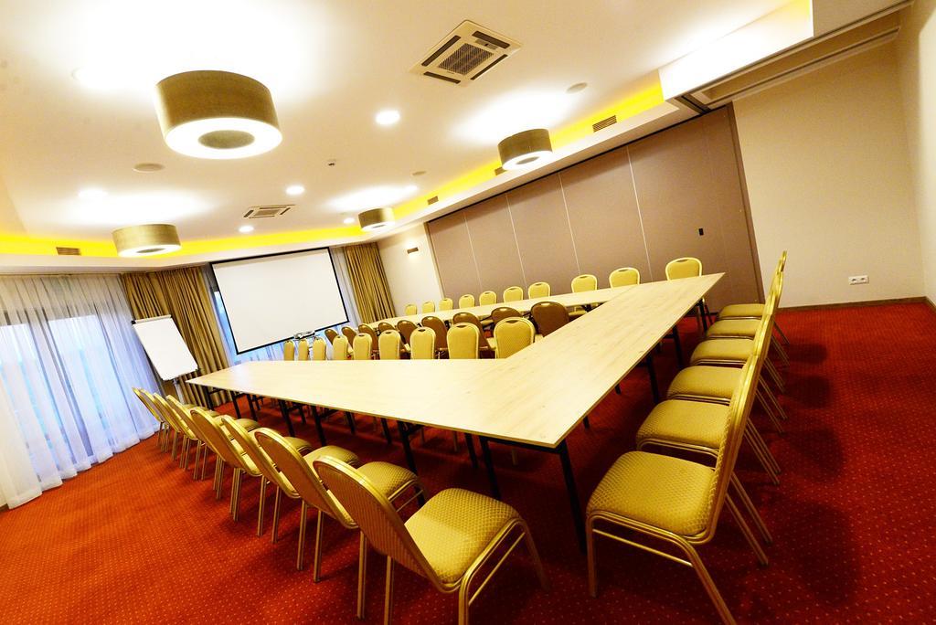 Hotel Daglezja Nad Jeziorem Kornickim Kórnik Kültér fotó
