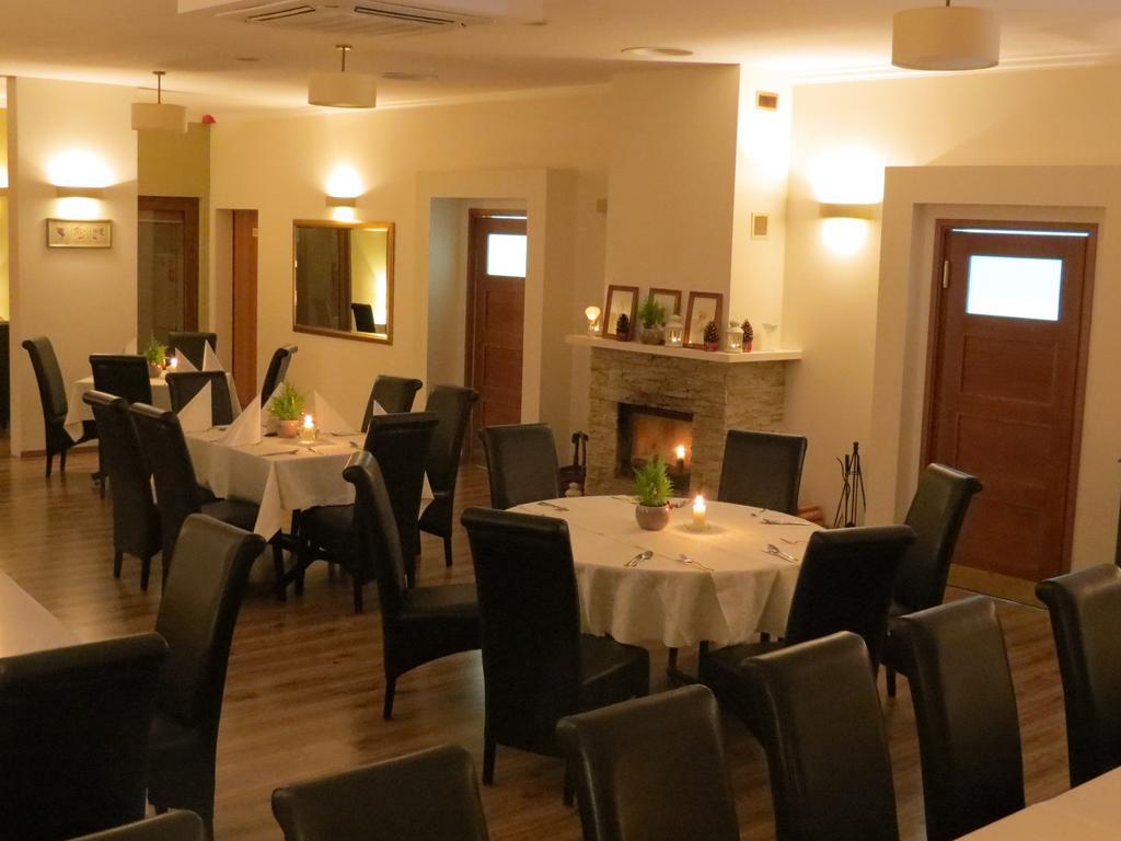 Hotel Daglezja Nad Jeziorem Kornickim Kórnik Kültér fotó