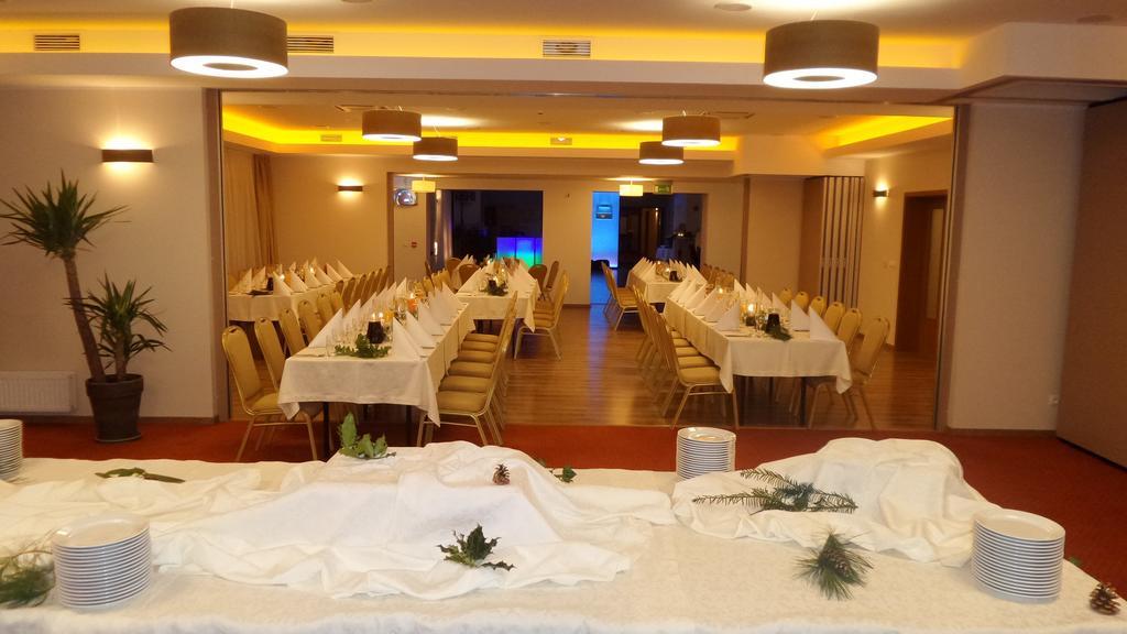 Hotel Daglezja Nad Jeziorem Kornickim Kórnik Kültér fotó