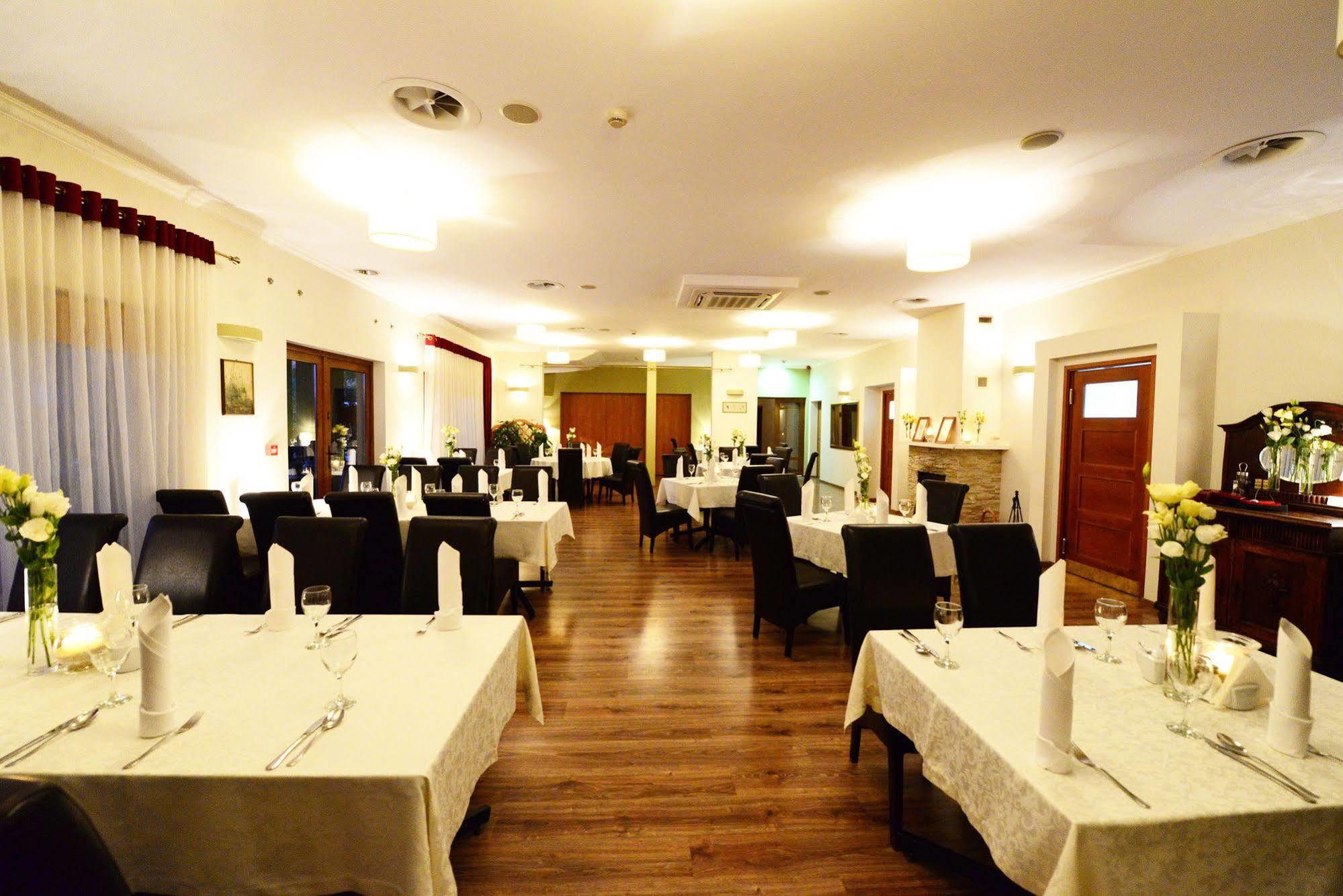 Hotel Daglezja Nad Jeziorem Kornickim Kórnik Kültér fotó