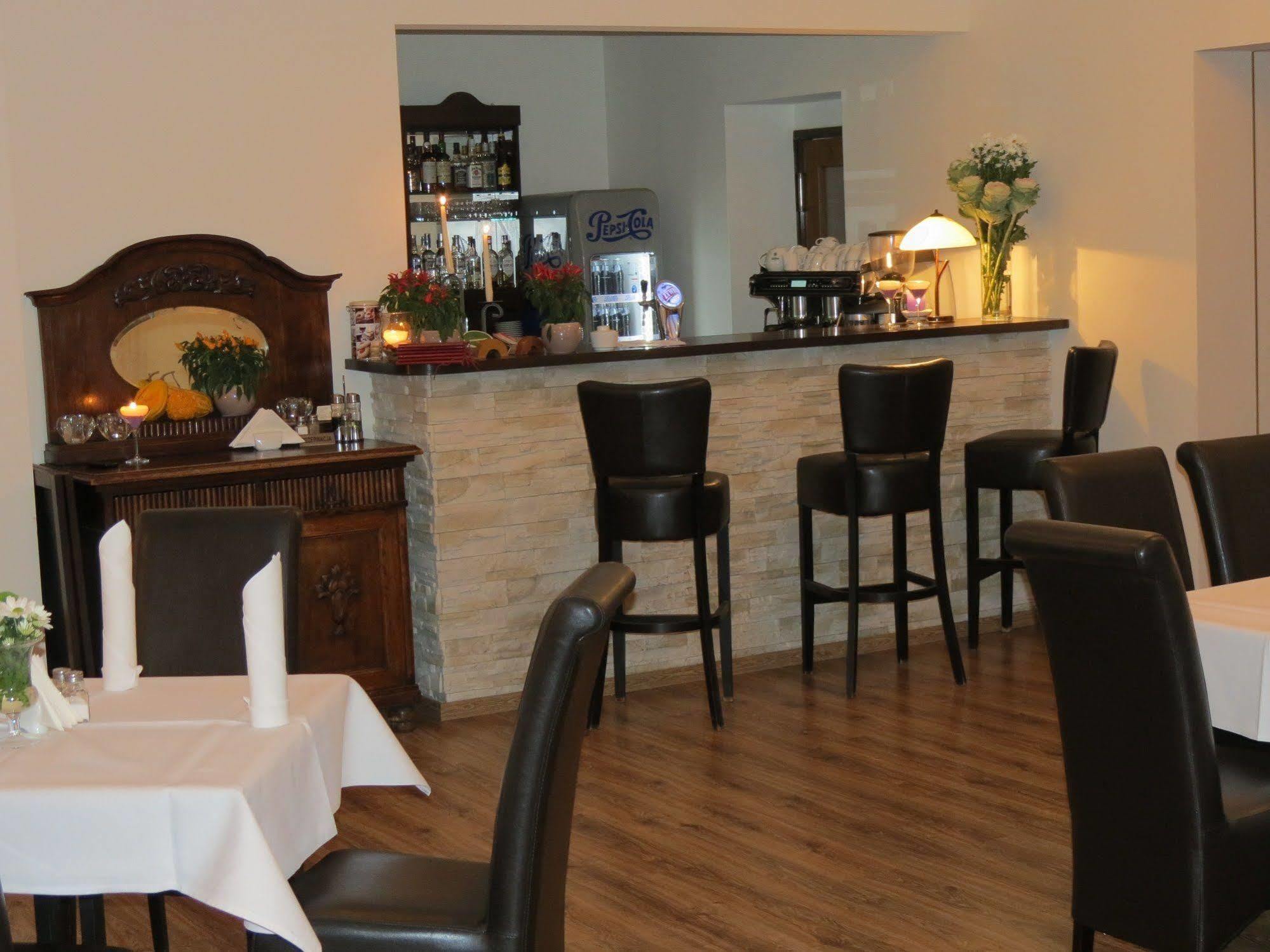 Hotel Daglezja Nad Jeziorem Kornickim Kórnik Kültér fotó