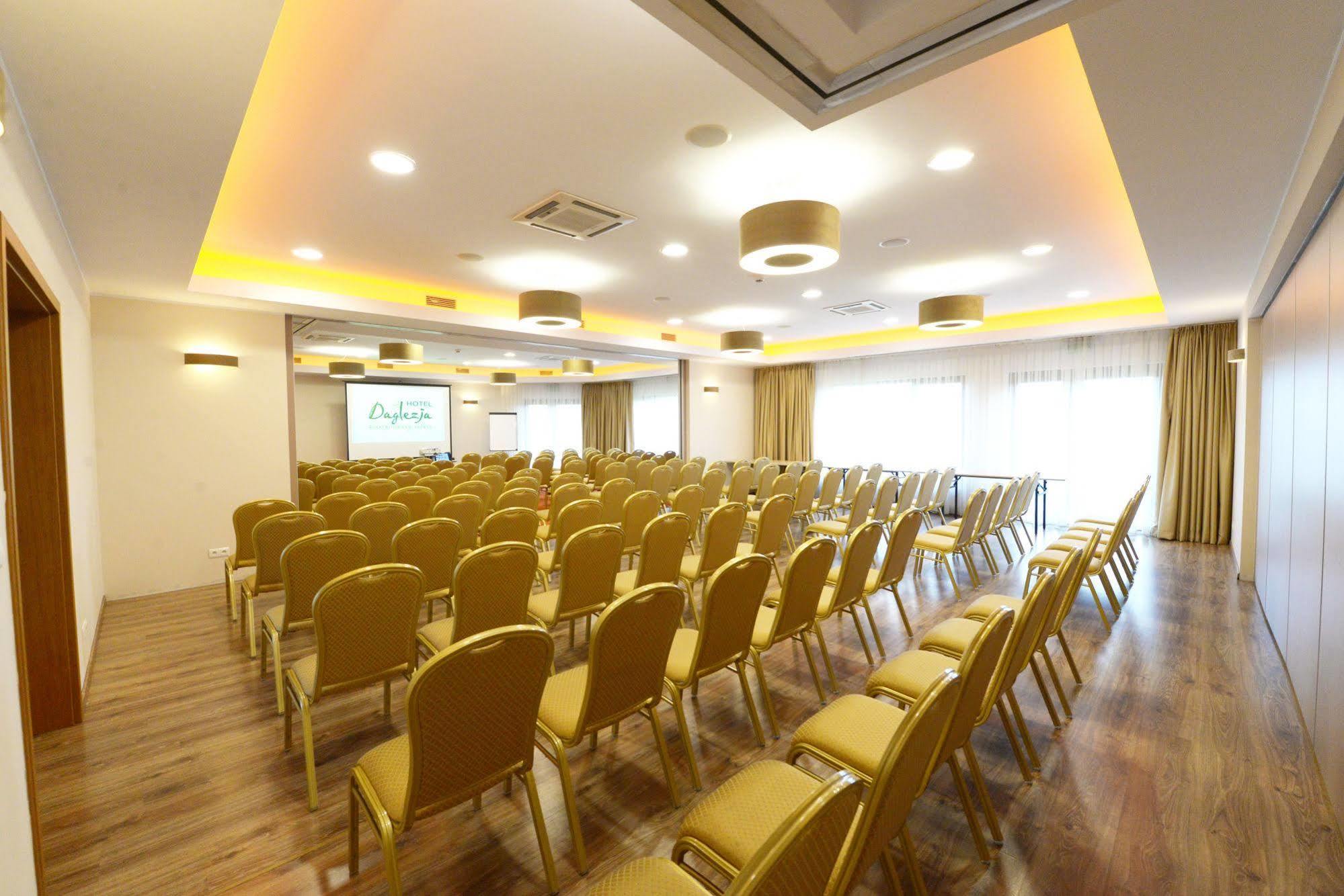 Hotel Daglezja Nad Jeziorem Kornickim Kórnik Kültér fotó