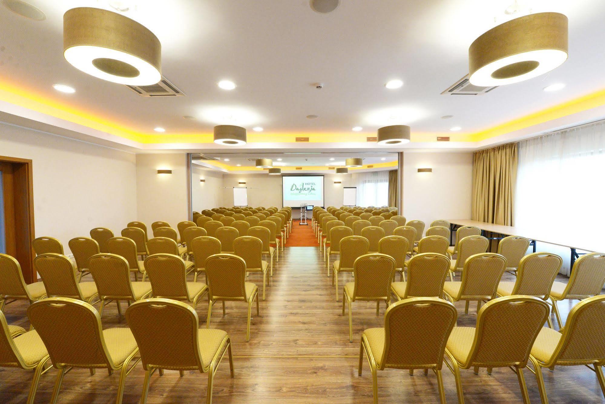Hotel Daglezja Nad Jeziorem Kornickim Kórnik Kültér fotó