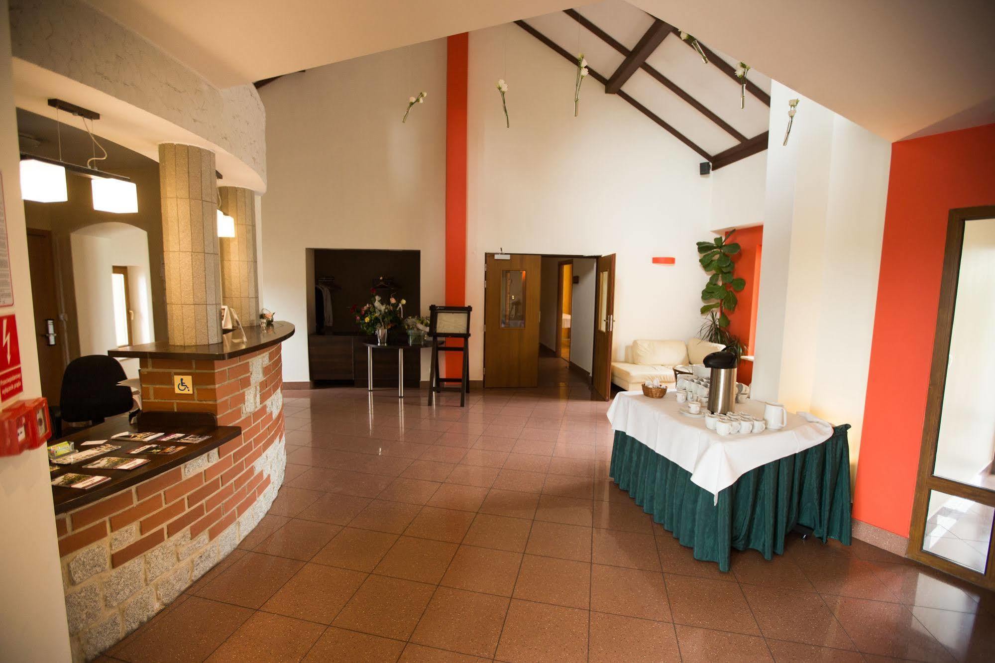 Hotel Daglezja Nad Jeziorem Kornickim Kórnik Kültér fotó