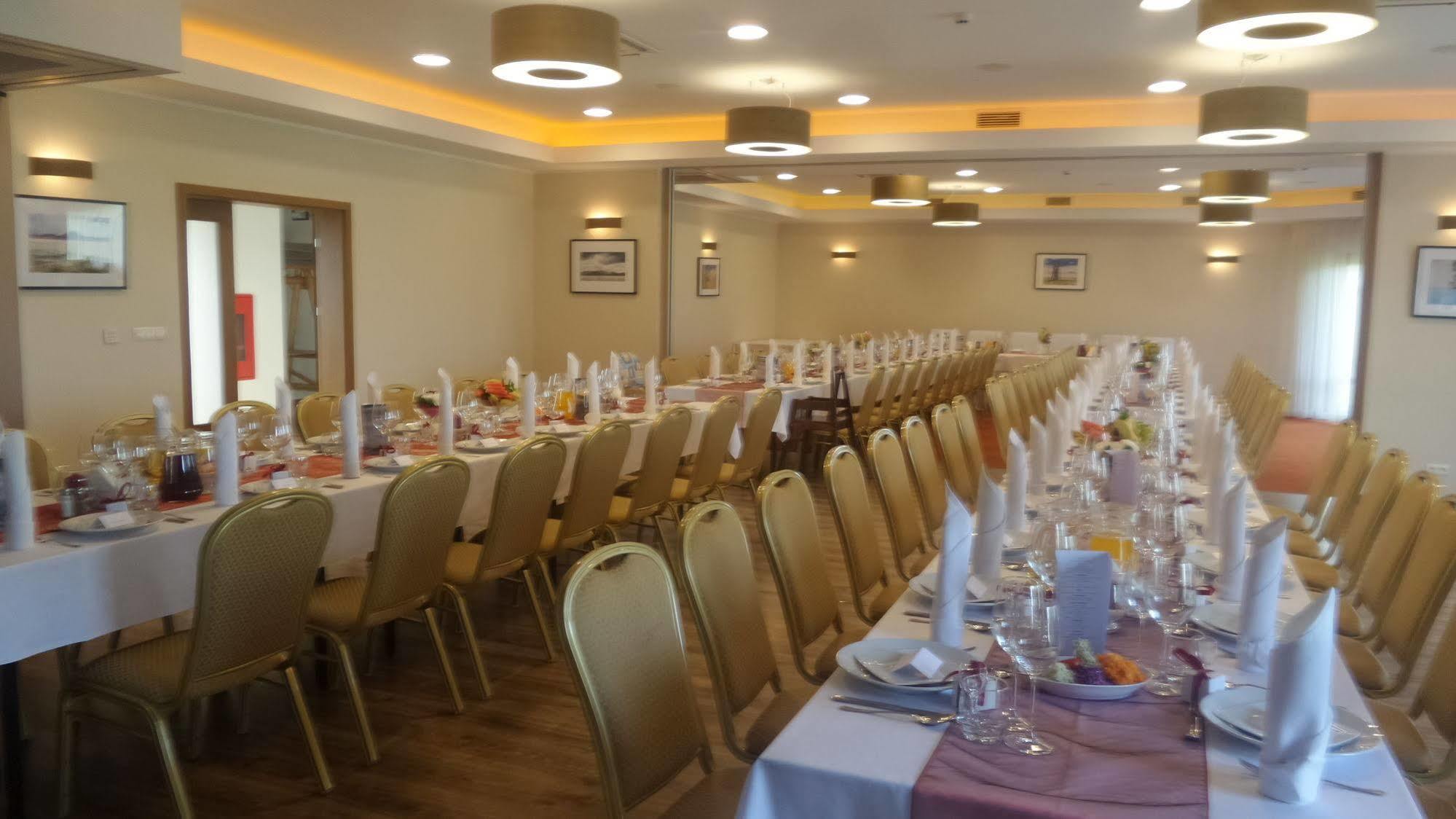 Hotel Daglezja Nad Jeziorem Kornickim Kórnik Kültér fotó